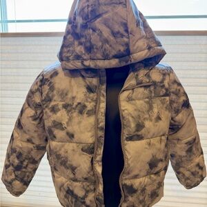 Old Navy Kids White and Gray Puffer Jacket size S 6-7